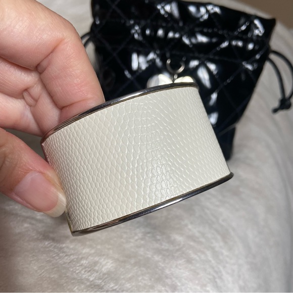 Guess Cuff Bracelet - Picture 4 of 9